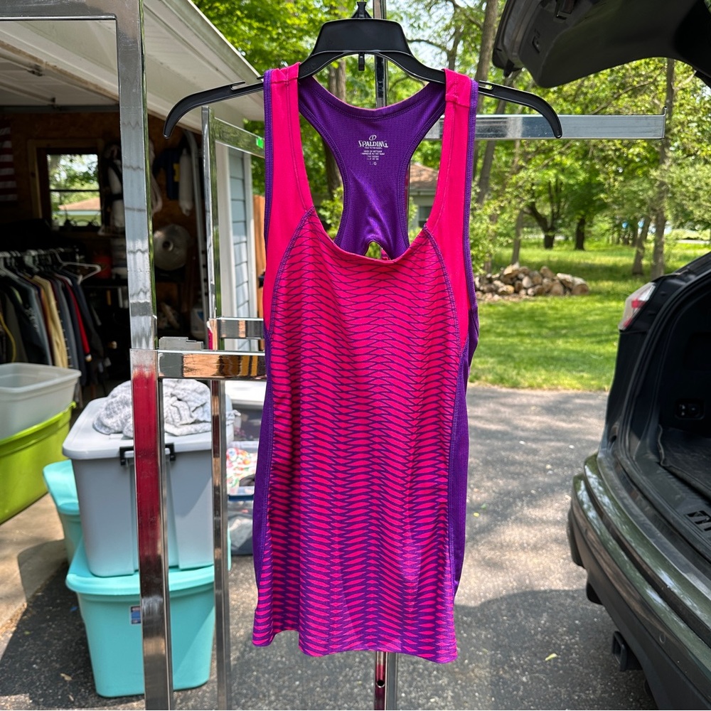 Athletic tank top